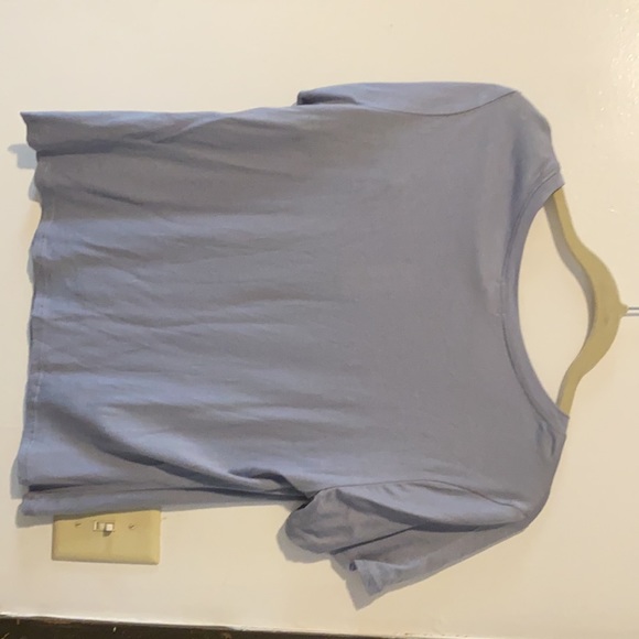 Large top with front crisscross detail. - Picture 3 of 3